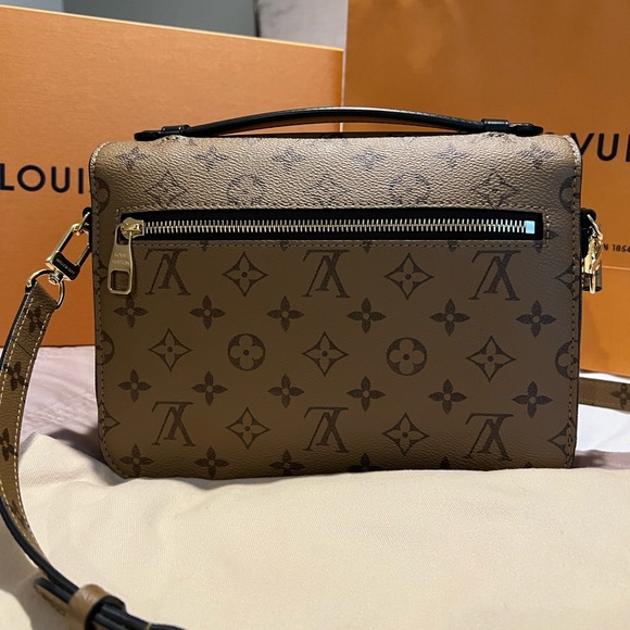 LOUIS VUITTON Reverse Monogram Pochette Métis - Picture 3 of 8